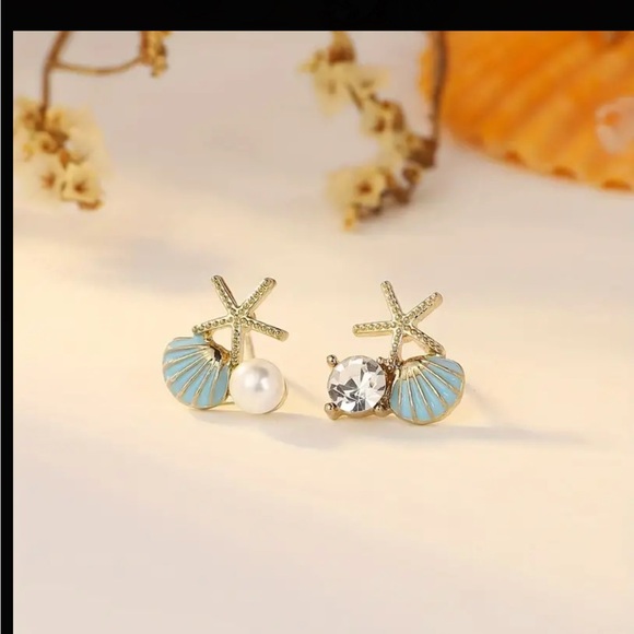 NWT Pearl Shell and Starfish Rhinestone Stud Earrings - Picture 5 of 5